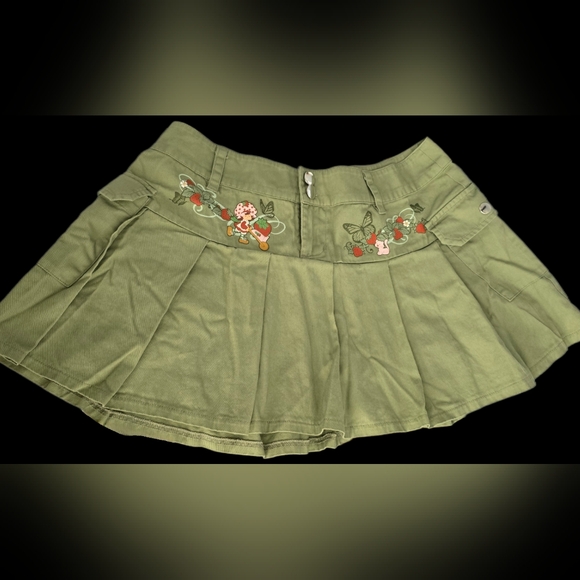 Hot Topic Dresses & Skirts - Hot Topic Strawberry Shortcake green cargo mini skirt